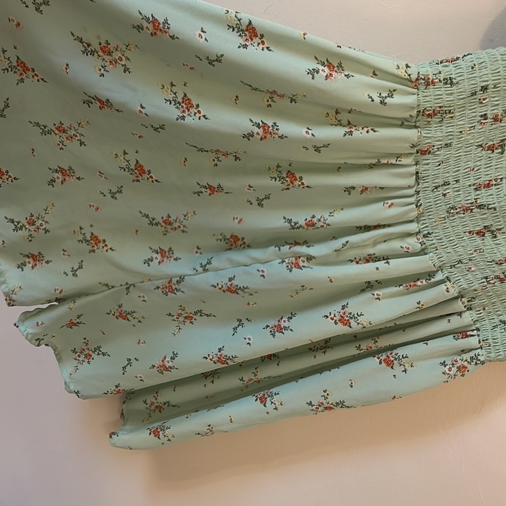 Plus Size Floral Romper! - Picture 4 of 5